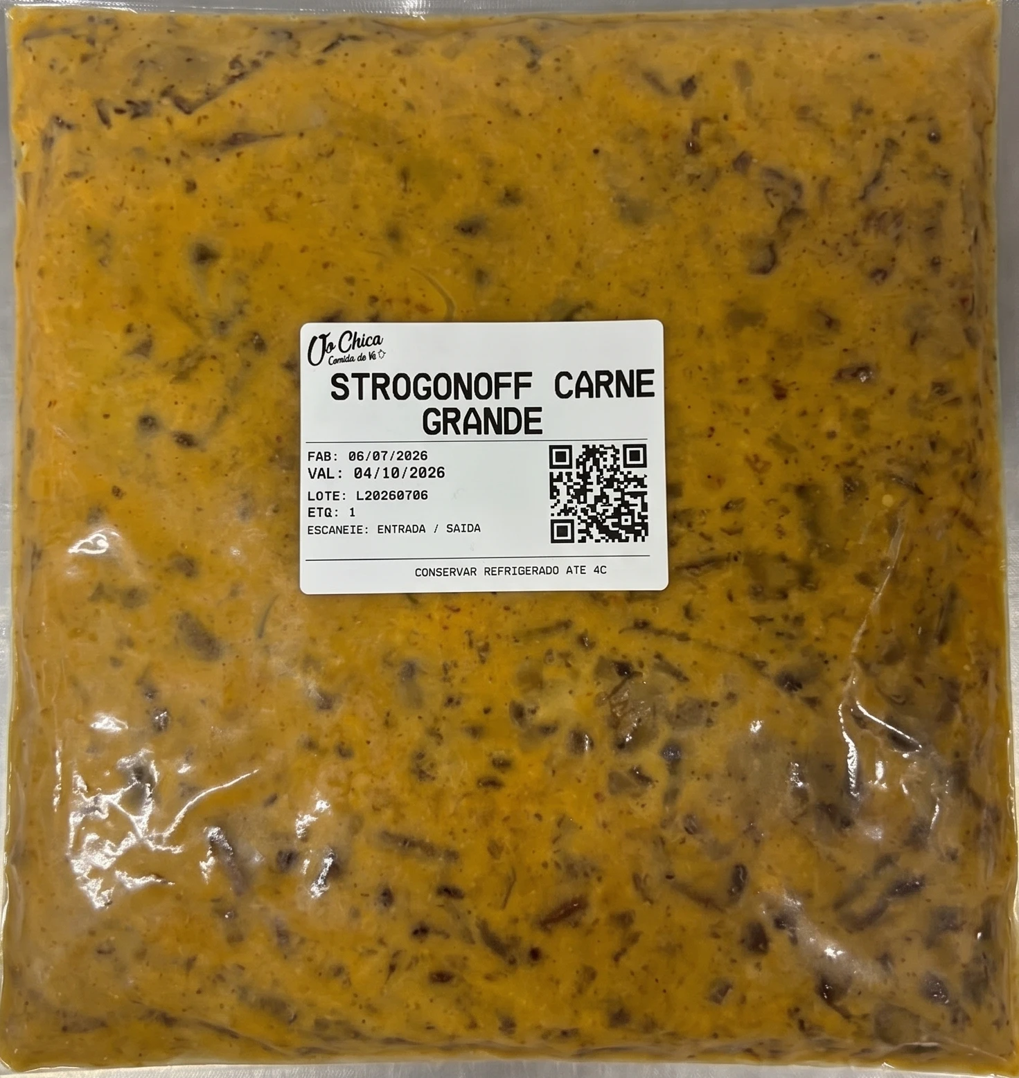 Embalagem de strogonoff com etiqueta Kolex: produto, datas, lote, QR Code e conservação